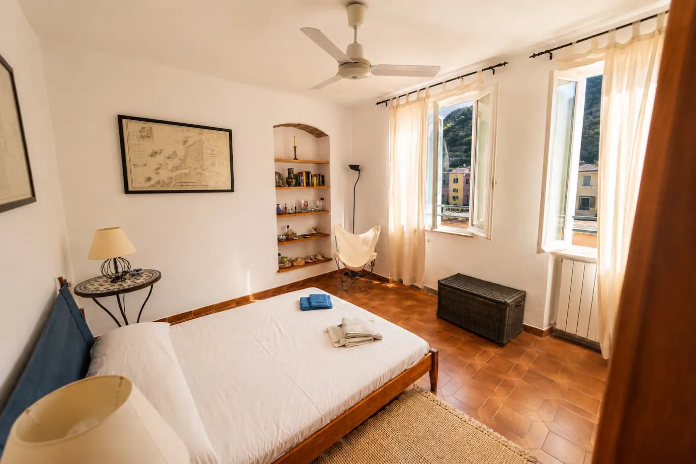 Main bedroom in La Nave apartment in Riomaggiore