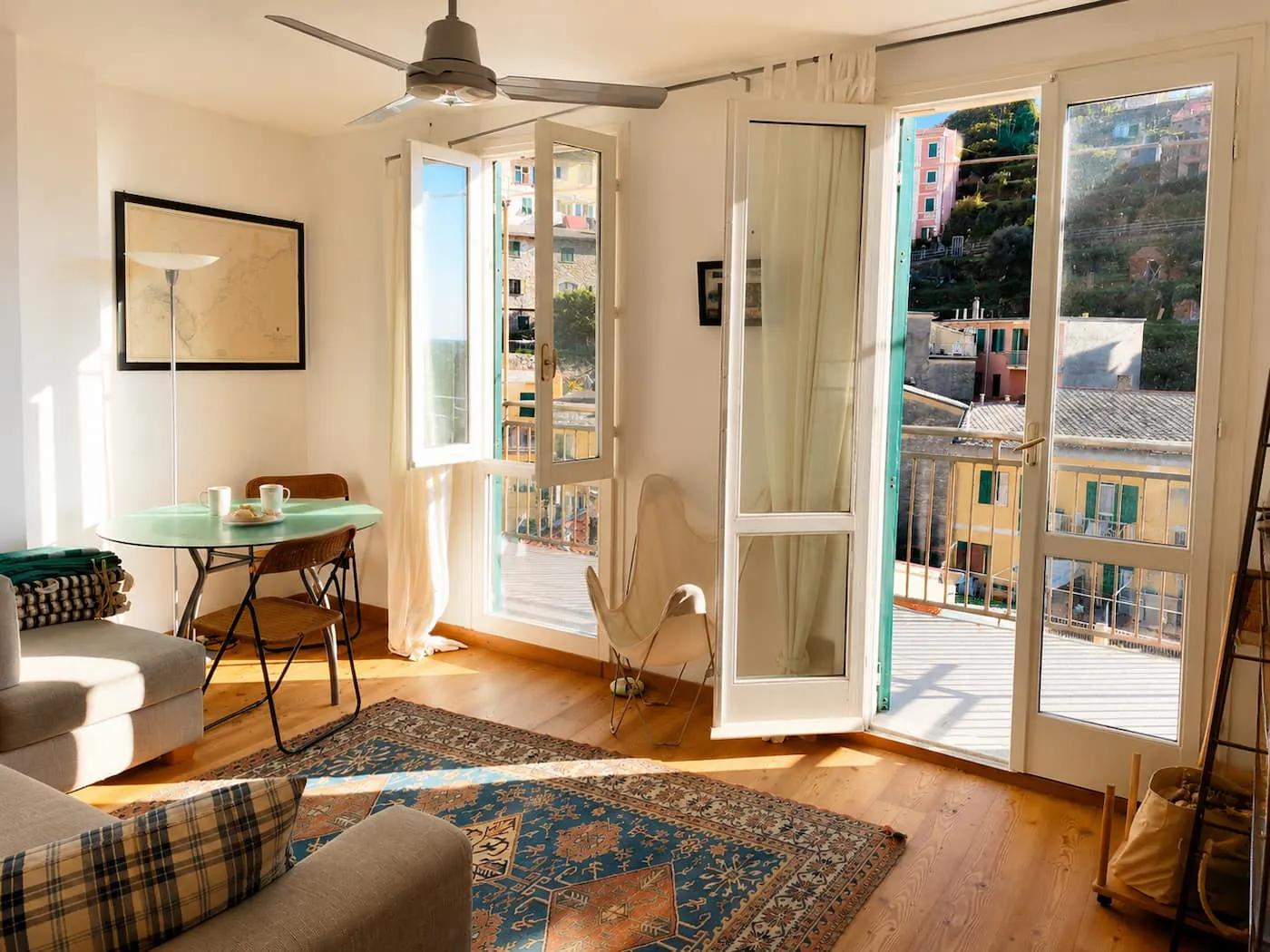 Bright living room with open balcony in Riomaggiore, Cinque Terre