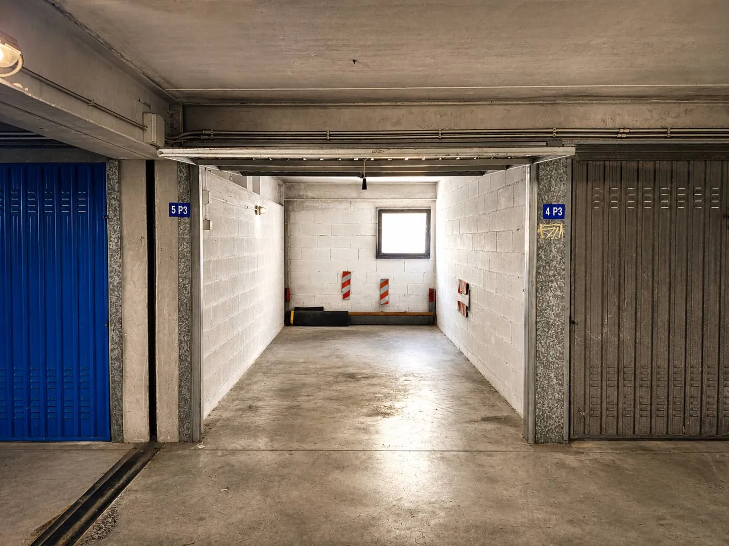 Private indoor garage box in Riomaggiore